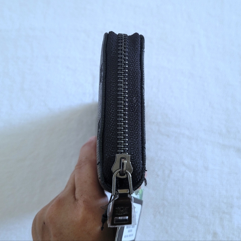 Badgley Mischka Black🖤 Debossed Logo Wallet - NWT - Picture 8 of 16